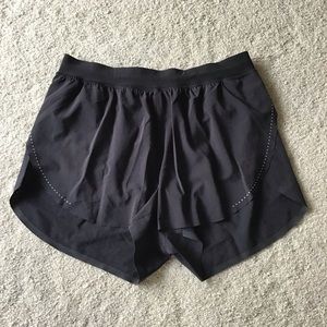 Lululemon Find Your Pace Short 3” Size 6 (2020 version)